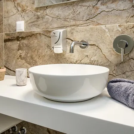 Azzurro Deluxe 公寓 *