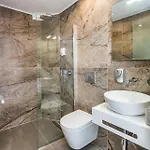 Azzurro Deluxe アパート