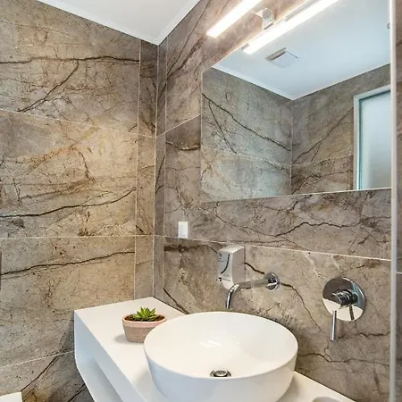 Azzurro Deluxe Apartment *