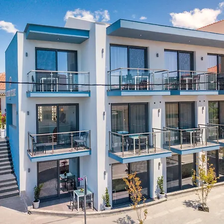 Azzurro Deluxe Apartment *